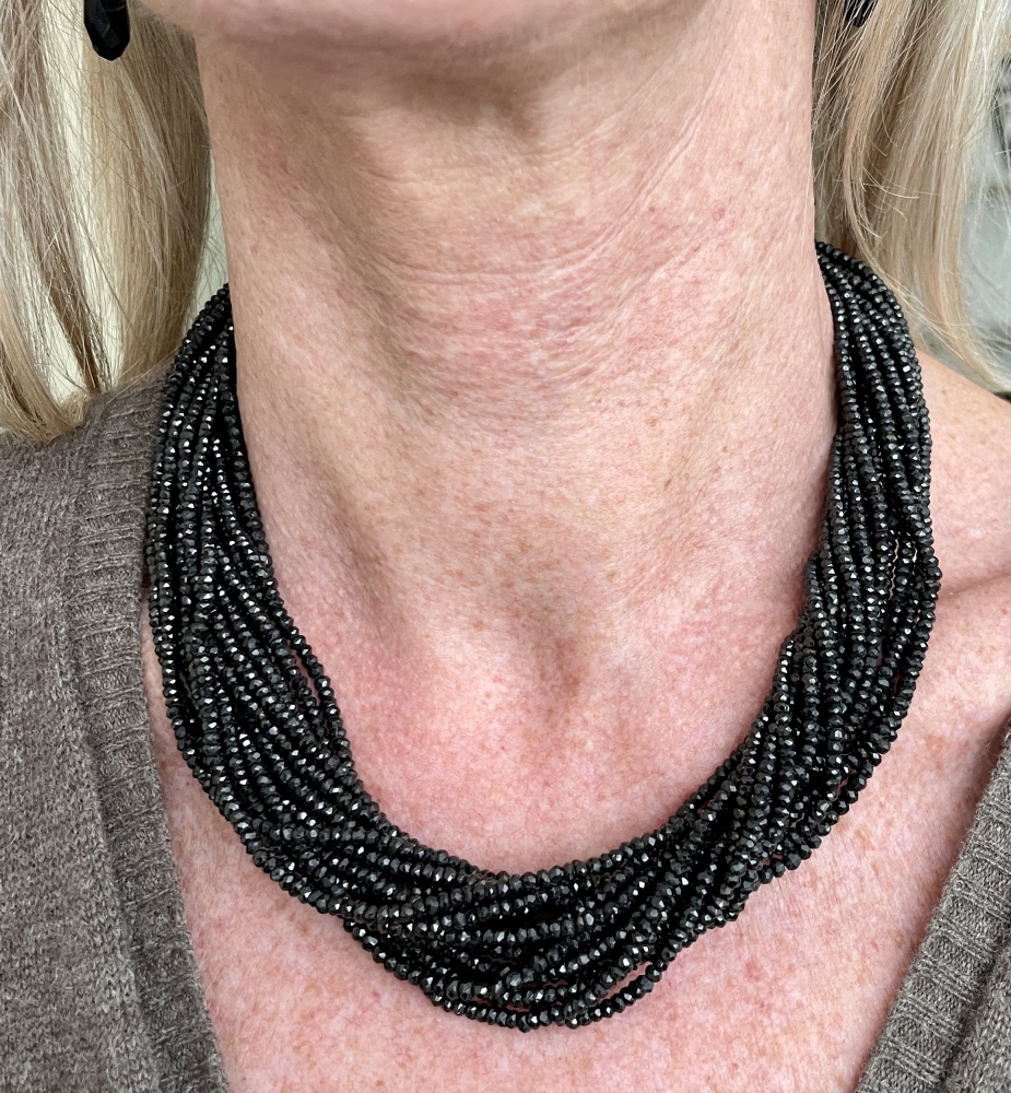 Spinellkette 18 reihig schwarz facettiert